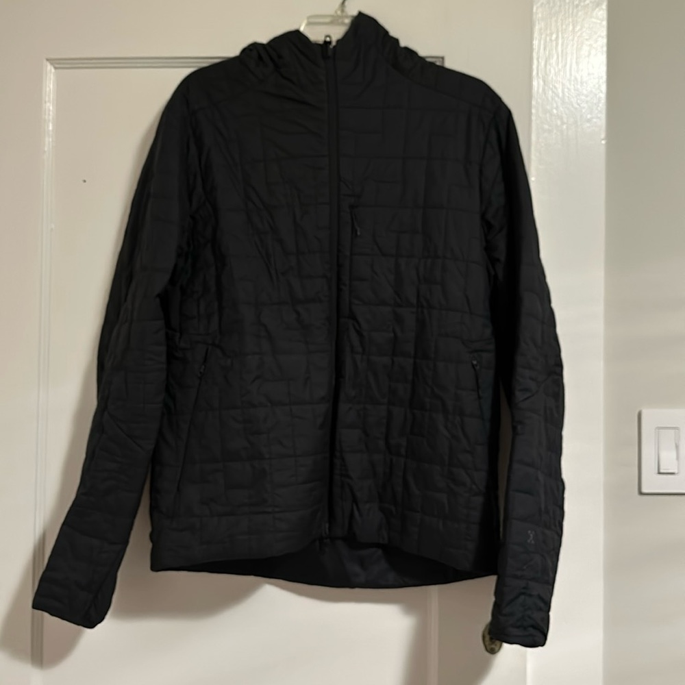 Lululemon Black Hooded Puffer - Size Medium